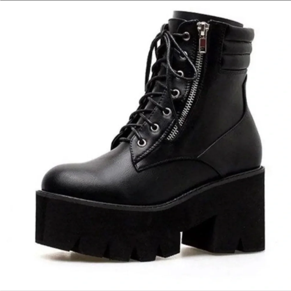 Goth platform combat boots black 5.5
